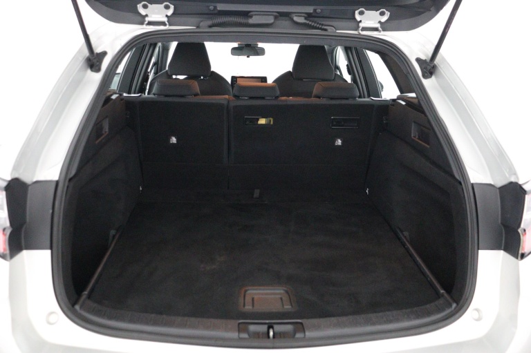 Toyota Corolla Touring Sports - 1.8 Hybrid Business 22