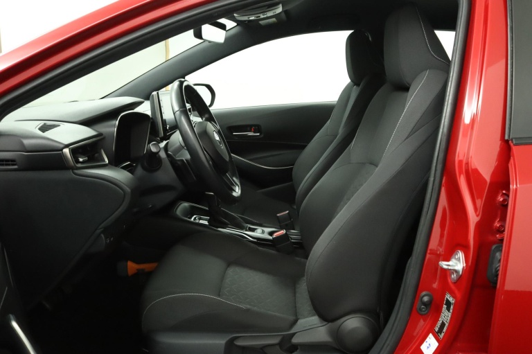 Toyota Corolla - 2.0 Hybrid First Edition 17