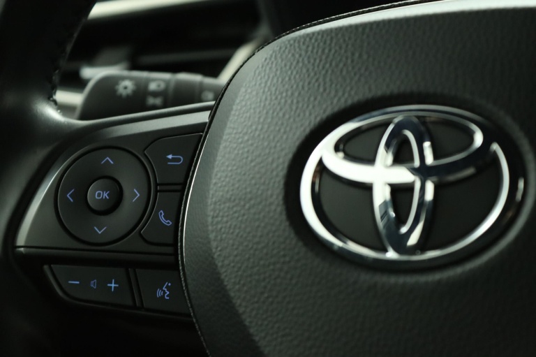 Toyota Corolla - 2.0 Hybrid First Edition 19