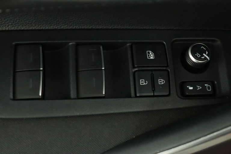 Toyota Corolla - 2.0 Hybrid First Edition 29