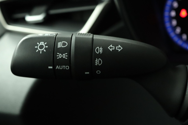 Toyota Corolla - 2.0 Hybrid First Edition 31