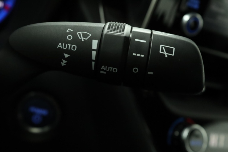 Toyota Corolla - 2.0 Hybrid First Edition 32