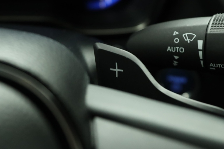 Toyota Corolla - 2.0 Hybrid First Edition 44