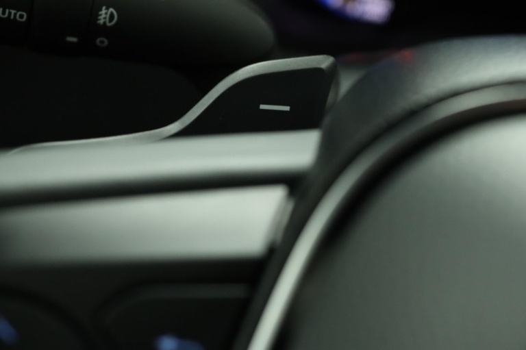 Toyota Corolla - 2.0 Hybrid First Edition 45