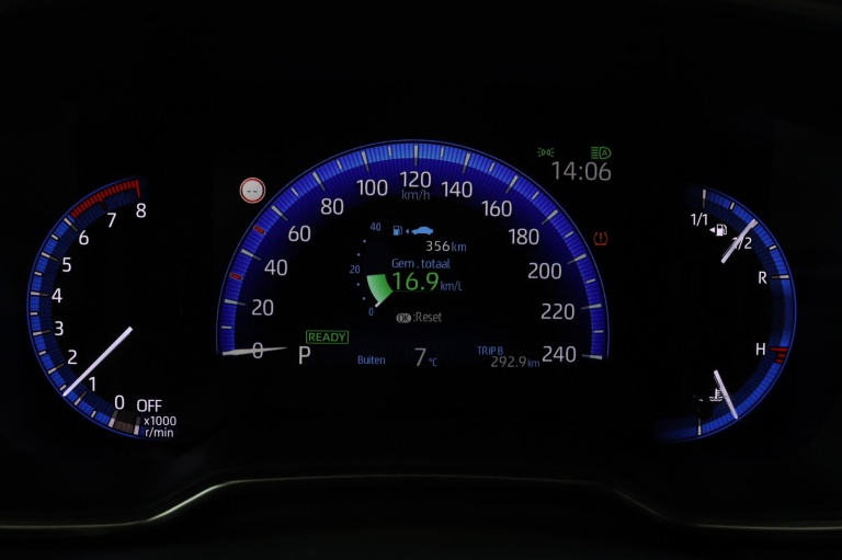 Toyota Corolla - 2.0 Hybrid First Edition 6