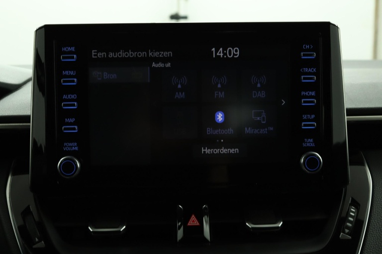 Toyota Corolla - 2.0 Hybrid First Edition 8