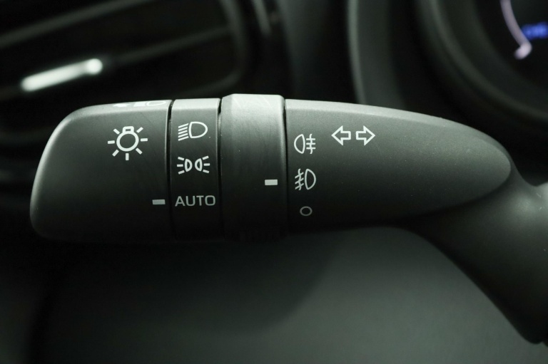 Toyota Yaris - 1.5 Hybrid Dynamic 29