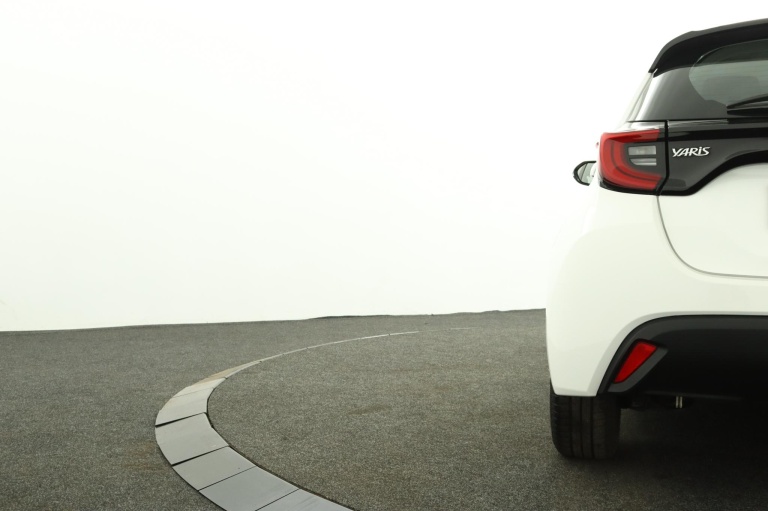 Toyota Yaris - 1.5 Hybrid Dynamic 38
