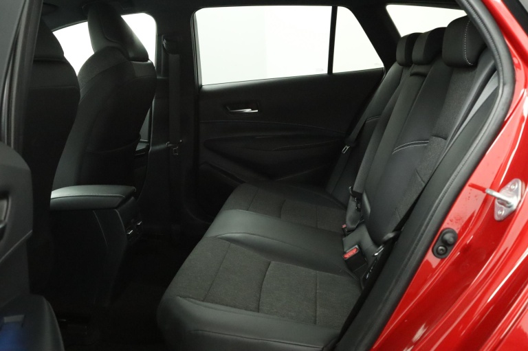 Toyota Corolla Touring Sports - 1.8 Hybrid Dynamic 18