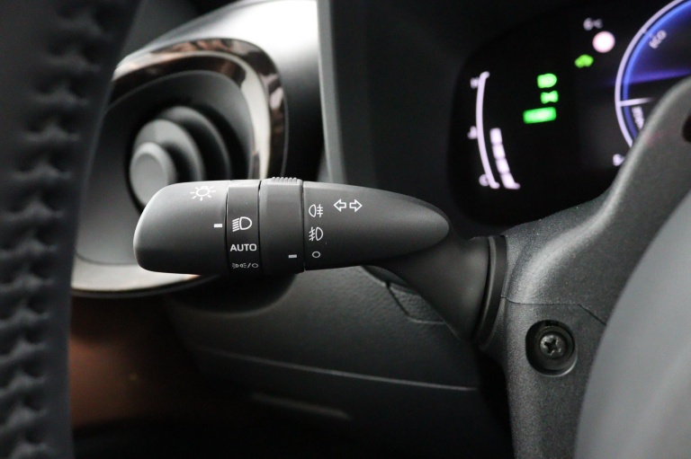 Toyota Aygo X - Hybrid 115 envy 29