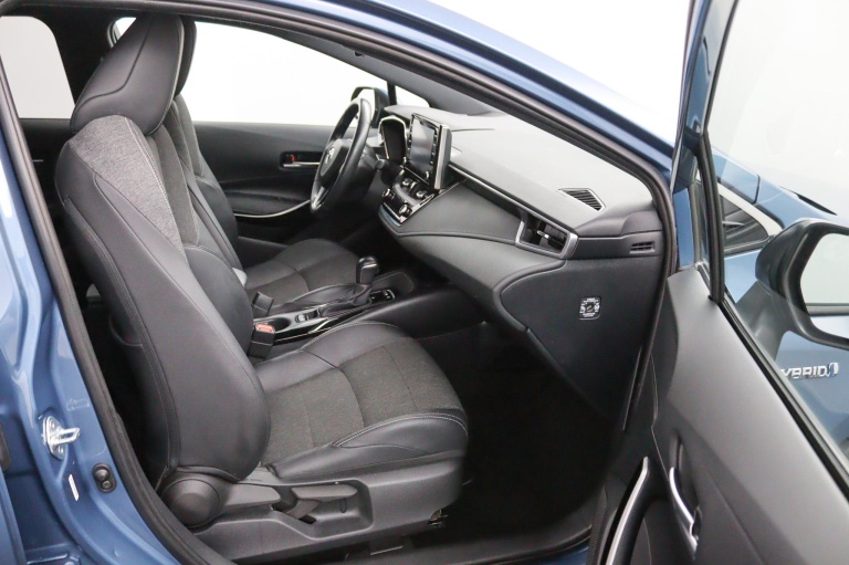 Toyota Corolla Touring Sports - 1.8 Hybrid Dynamic 12