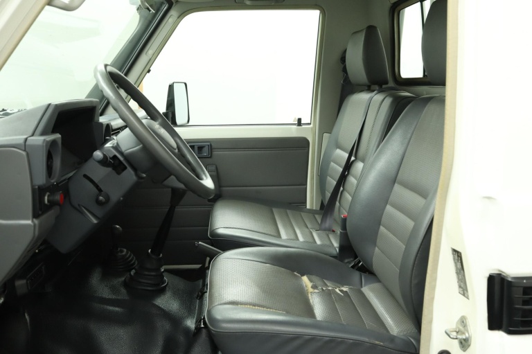 Toyota Land Cruiser HZJ79 - 4.2 6 cilinder 16