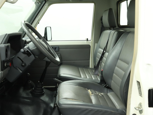 Toyota Land Cruiser HZJ79 - 4.2 6 cilinder