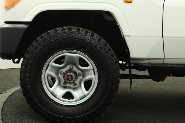 Toyota Land Cruiser HZJ79 - 4.2 6 cilinder 29