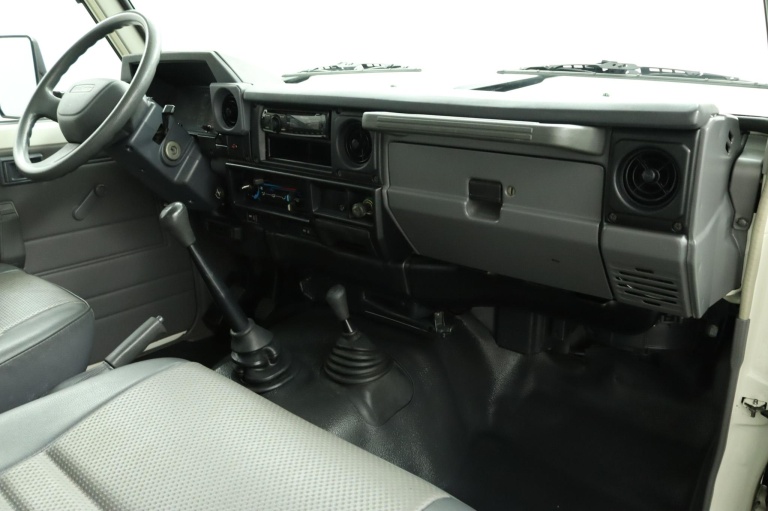 Toyota Land Cruiser HZJ79 - 4.2 6 cilinder 4