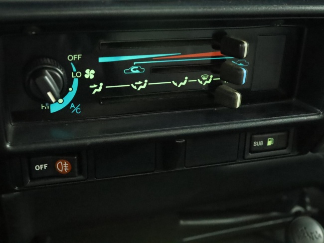 Toyota Land Cruiser HZJ79 - 4.2 6 cilinder