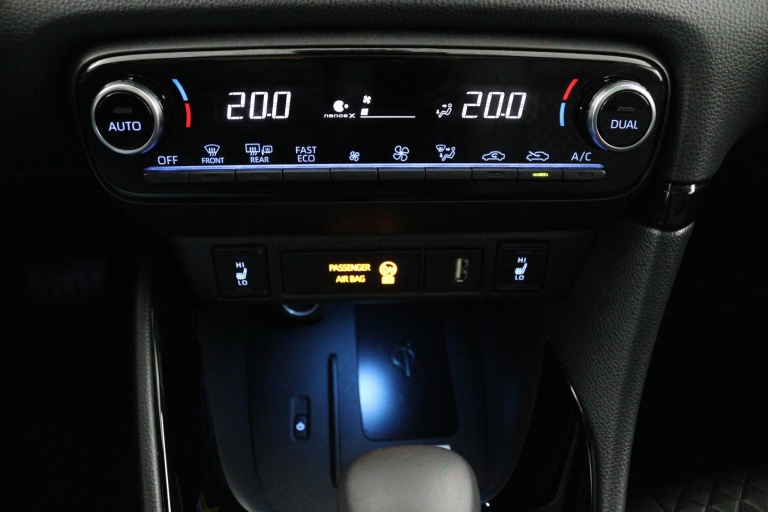 Toyota Yaris - 1.5 Hybrid Executive 19