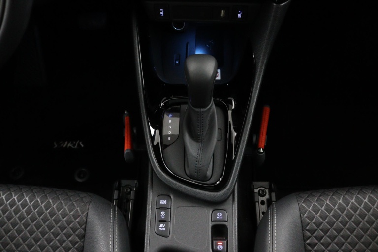 Toyota Yaris - 1.5 Hybrid Executive 26