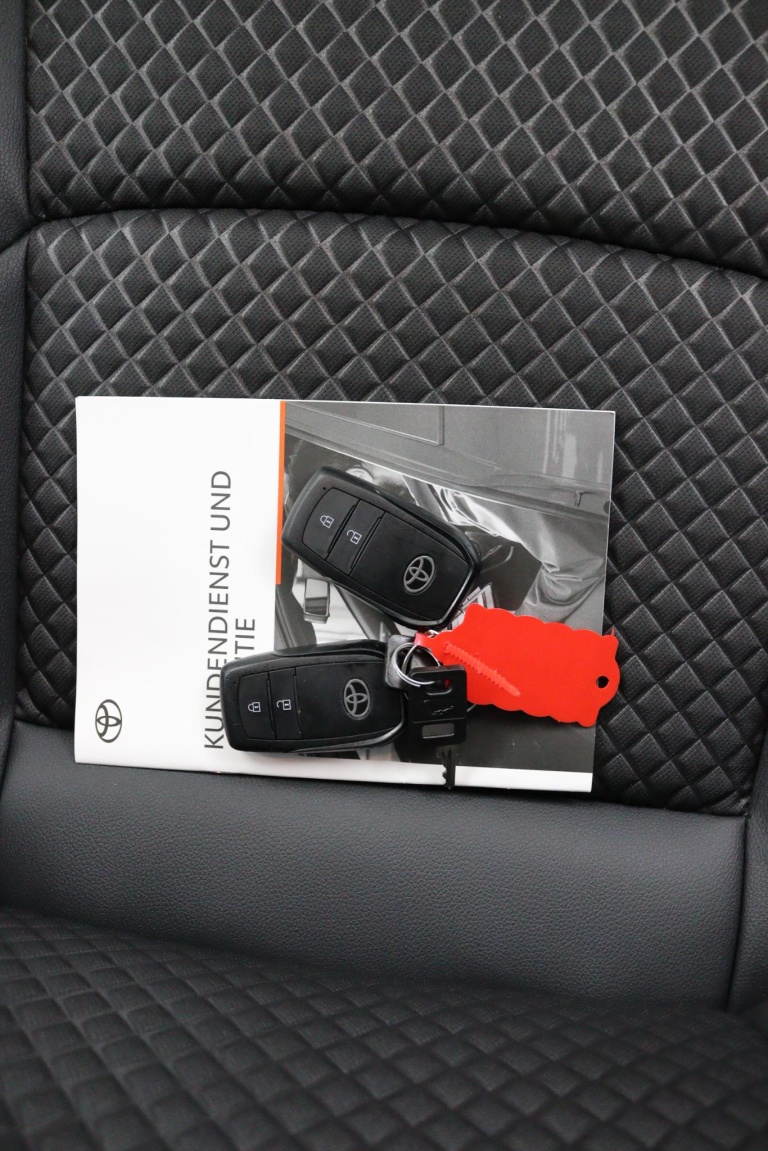 Toyota Yaris - 1.5 Hybrid Executive 28