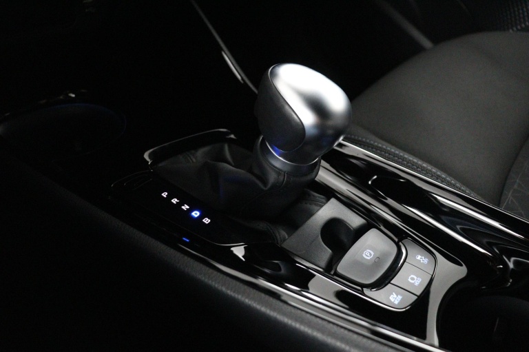 Toyota C-HR - 1.8 Hybrid Business Plus 27