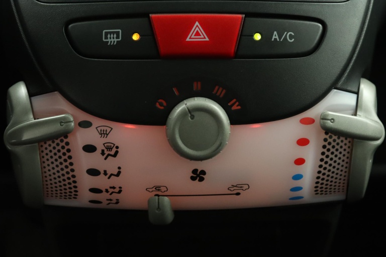 Toyota Aygo - 1.0 VVT-i Now 7