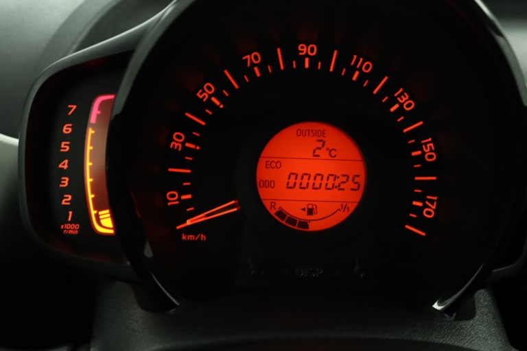 Toyota Aygo - 1.0 VVT-i x-play 49