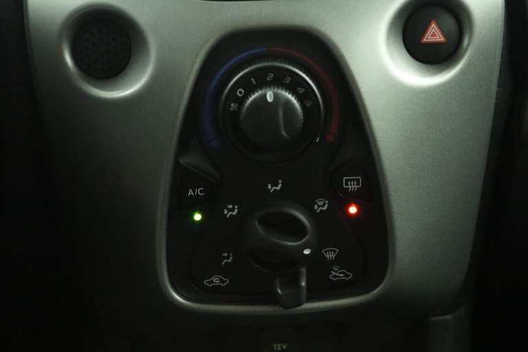 Toyota Aygo - 1.0 VVT-i x-play 7