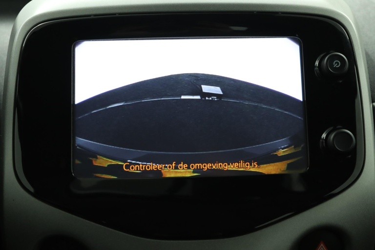 Toyota Aygo - 1.0 VVT-i x-play 9