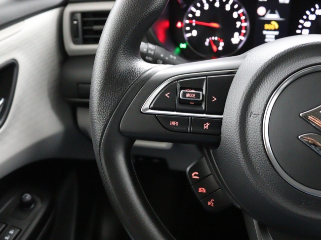 Suzuki Swift - 1.2 Comfort Smart Hybrid