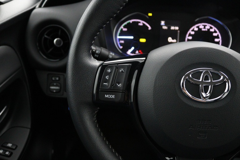 Toyota Yaris - 1.5 Hybrid Design Sport 19