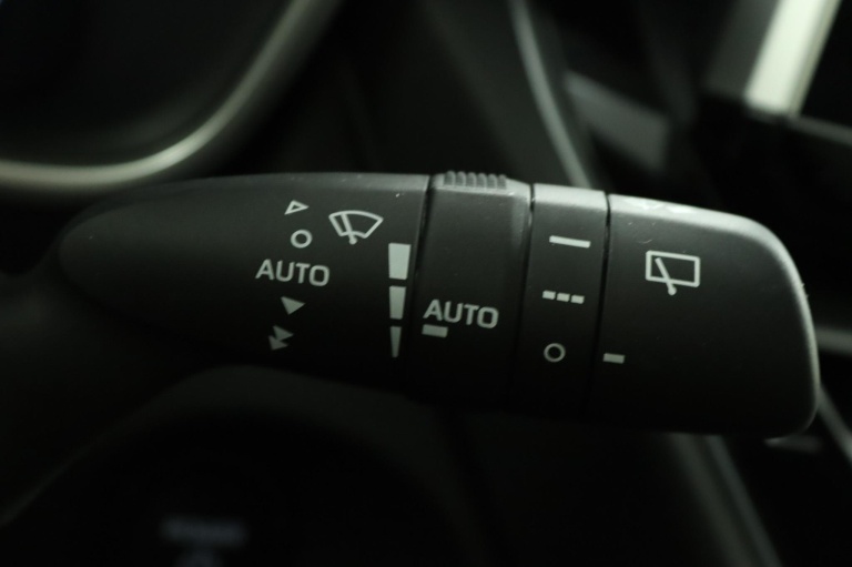 Toyota Corolla Cross - Hybrid 140 Style 32