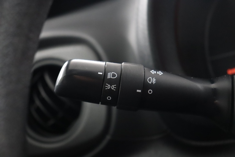 Toyota Yaris - 1.0 VVT-i Comfort 28