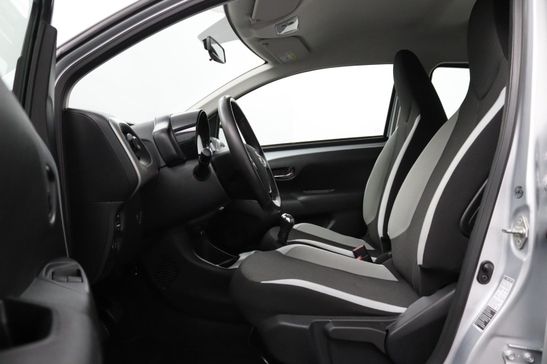 Toyota Aygo - 1.0 VVT-i x-nav 9