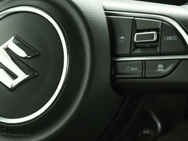 Suzuki Swift - 1.2 Comfort Smart Hybrid