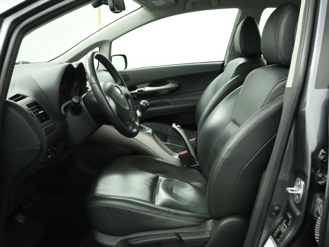 Toyota Auris - 1.6-16V Executive Business