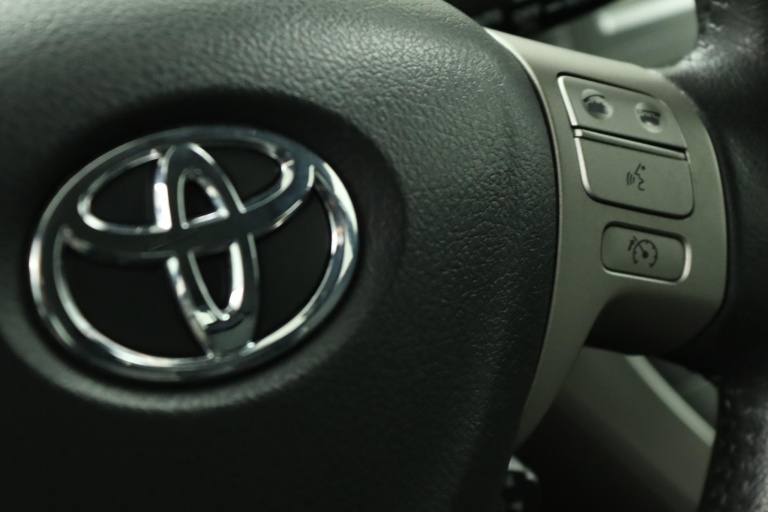 Toyota Auris - 1.6-16V Executive Business 19