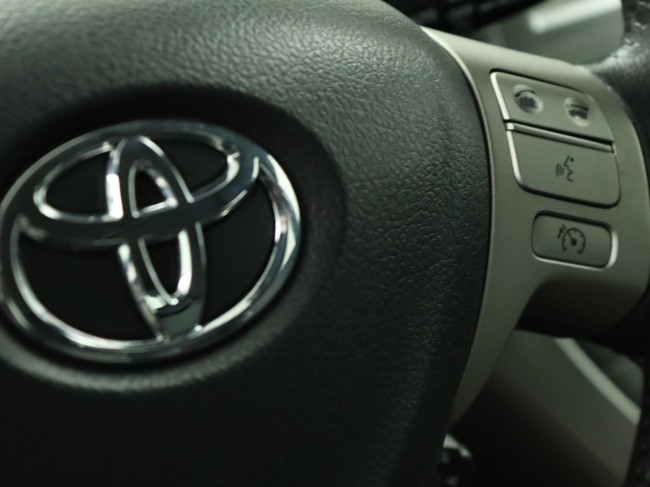 Toyota Auris - 1.6-16V Executive Business