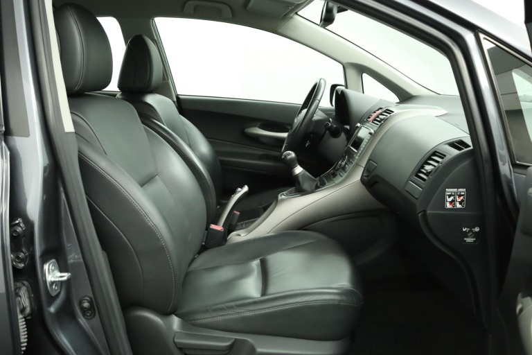 Toyota Auris - 1.6-16V Executive Business 21