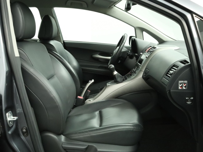 Toyota Auris - 1.6-16V Executive Business