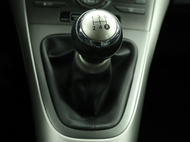 Toyota Auris - 1.6-16V Executive Business