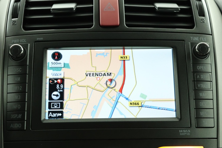 Toyota Auris - 1.6-16V Executive Business 27