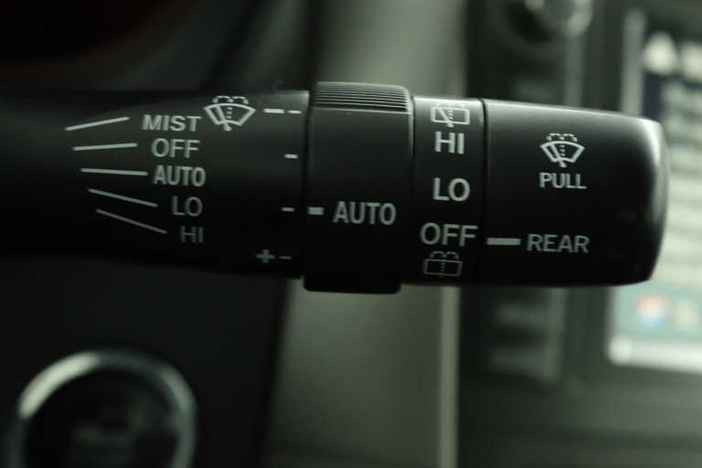 Toyota Auris - 1.6-16V Executive Business 31