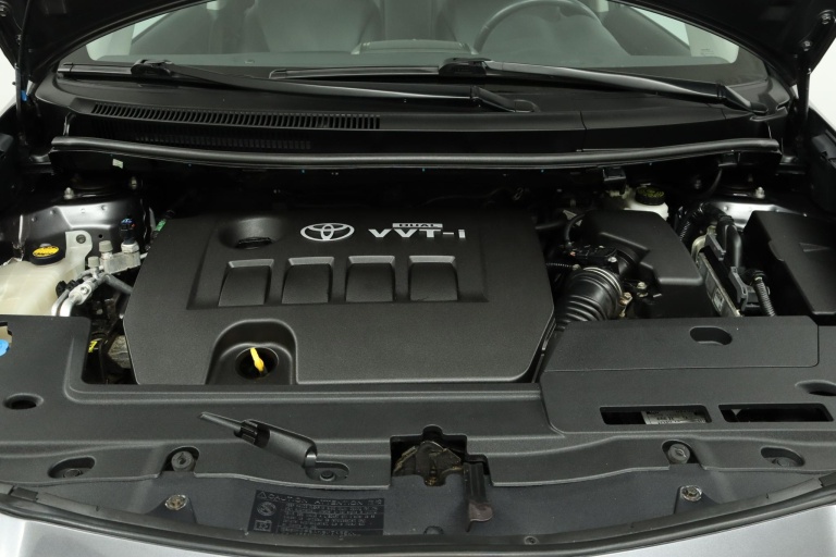 Toyota Auris - 1.6-16V Executive Business 33
