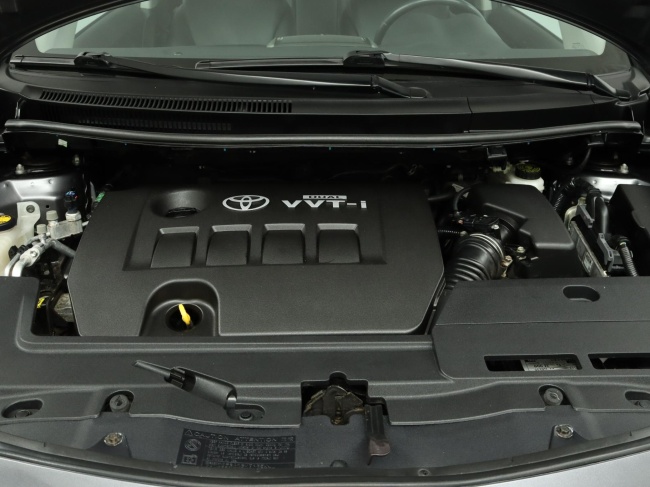 Toyota Auris - 1.6-16V Executive Business