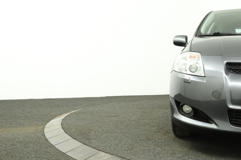 Toyota Auris - 1.6-16V Executive Business 34