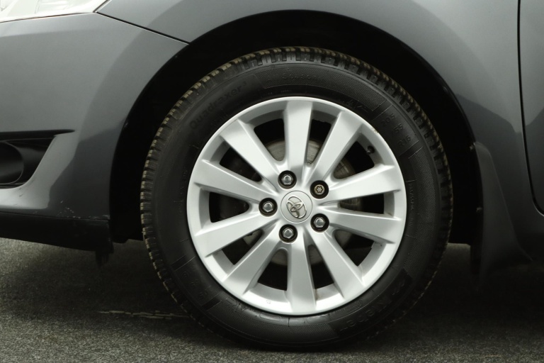 Toyota Auris - 1.6-16V Executive Business 36