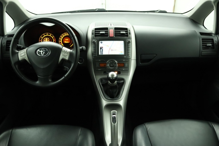 Toyota Auris - 1.6-16V Executive Business 4