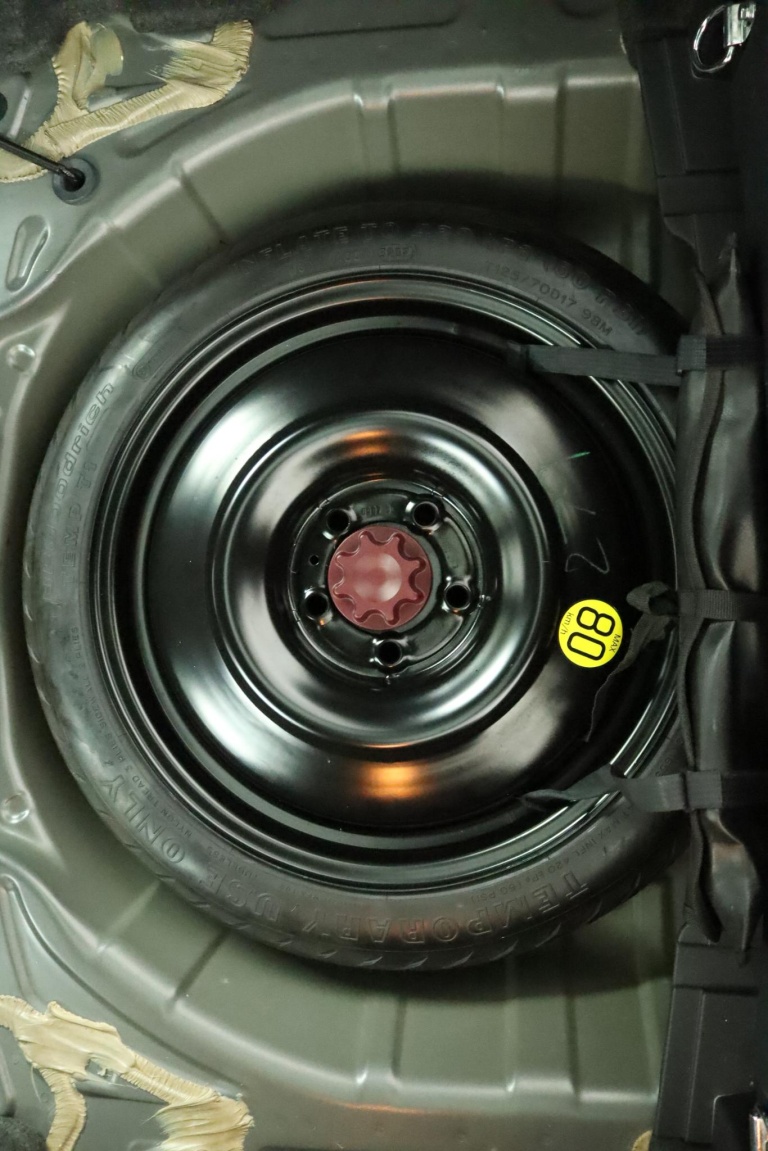 Toyota Auris - 1.6-16V Executive Business 40