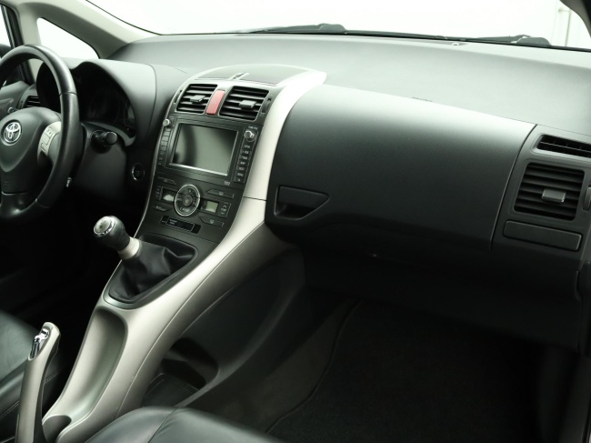 Toyota Auris - 1.6-16V Executive Business