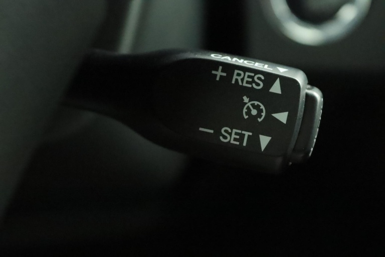 Toyota Auris - 1.6-16V Executive Business 42